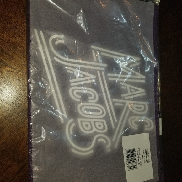 Marc Jacons canvas clutch NWT - Picture 3 of 5